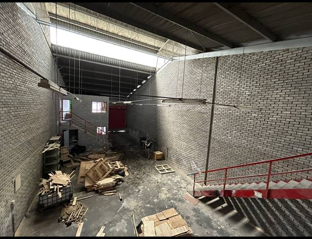 306M² WAREHOUSE TO LET IN KEW